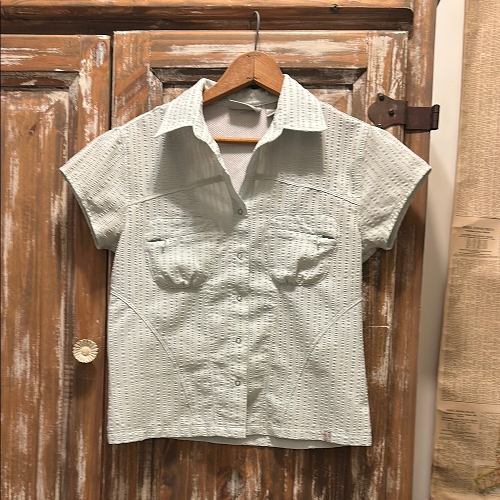 Ems Snap Enclosure, Zippered Front Pockets, Short Sleeve Hiking Shirt